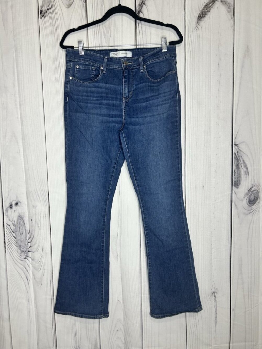 Levi Strauss Signature Jeans Womenโs Size 12 31x32 Mid Rise Bootcut